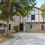 Pool, Gameroom & Minigolf Enchanting Texas Home